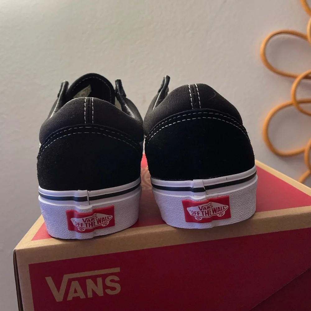 New Vans Old Skool - Picture 4 of 7